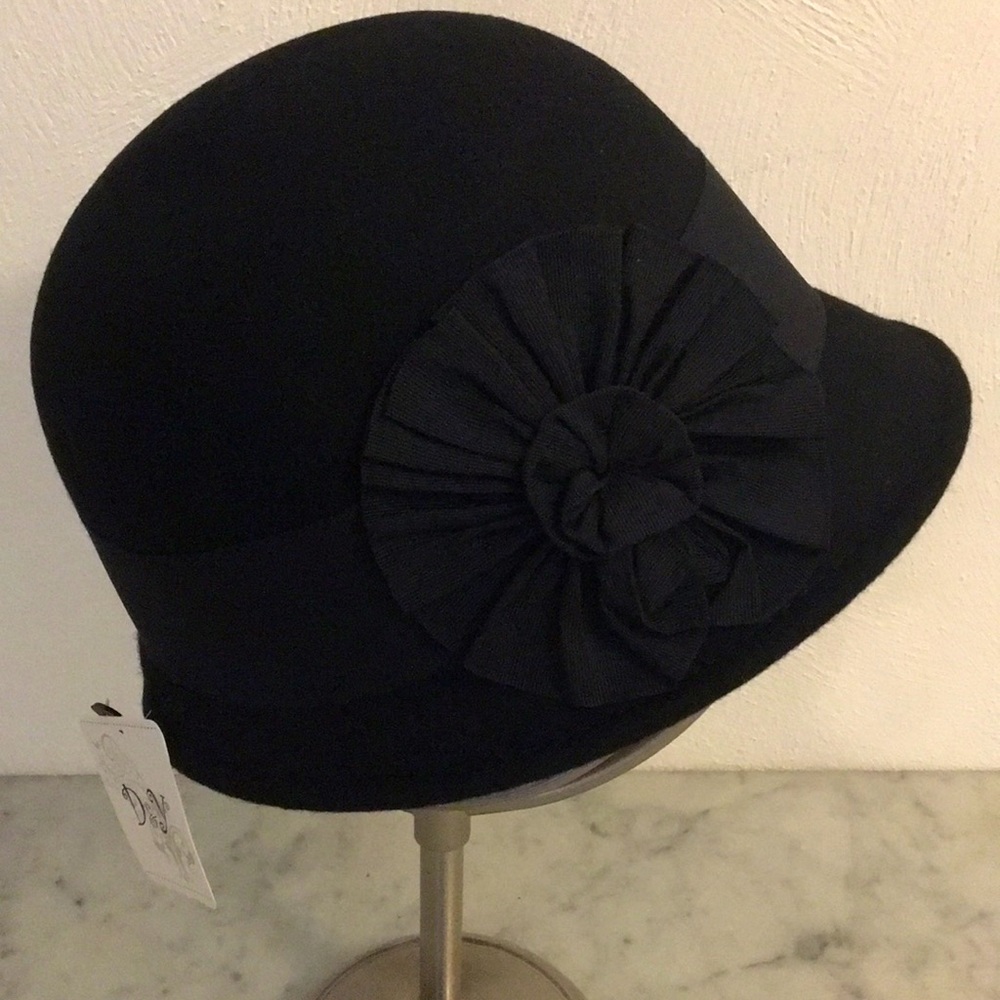 Vintage D&Y 100% wool hat. Never worn. With tags.